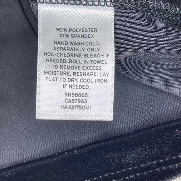 Halogen Stretch Velvet Keyhole Top - Picture 5 of 6